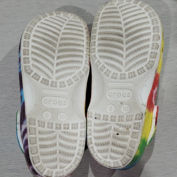 CROCS Classic Vibrant Tie-Dye Clogs - Picture 8 of 10